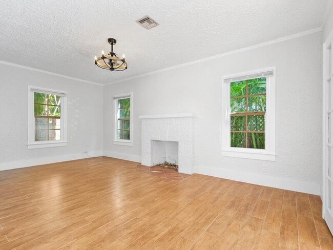 Photo - 209 Lytton Ct