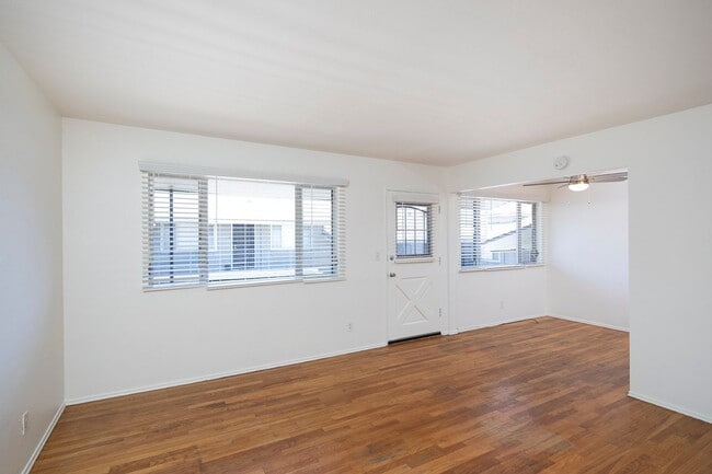 Photo - Talmadge Pacific Apartments