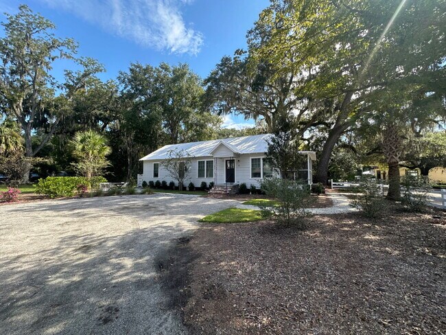 Photo - Low Country Cottage located in the Heart of Bluffton!