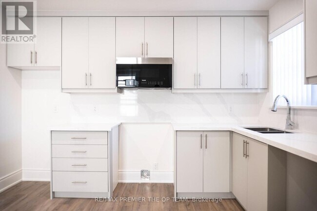 Photo - 148 Martin Grove Rd Unité Upper