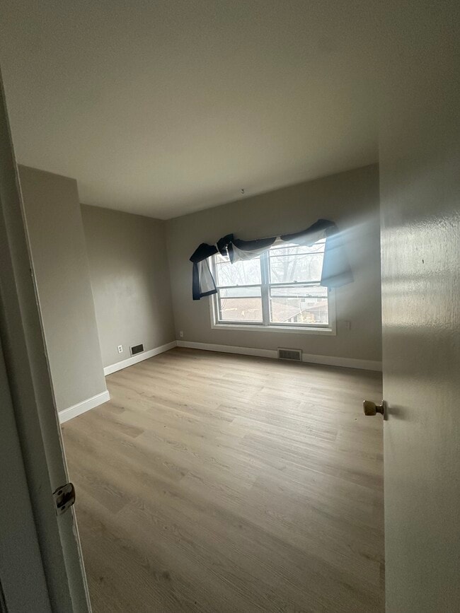 Living room - 301 E 6th St Unit Golden Acres LLC