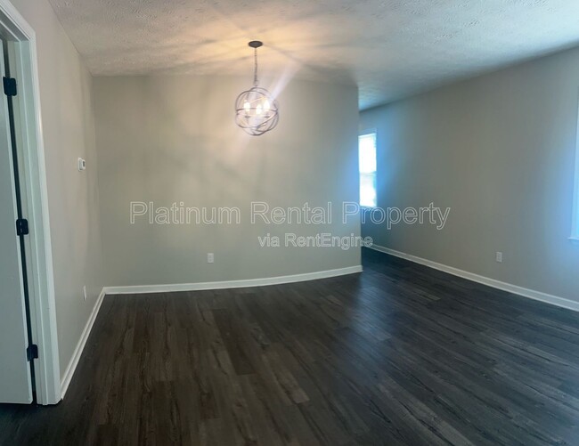 Photo - 1614 Riverside Trail NE
