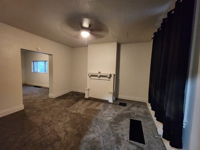 Photo - 210 Radcliffe St