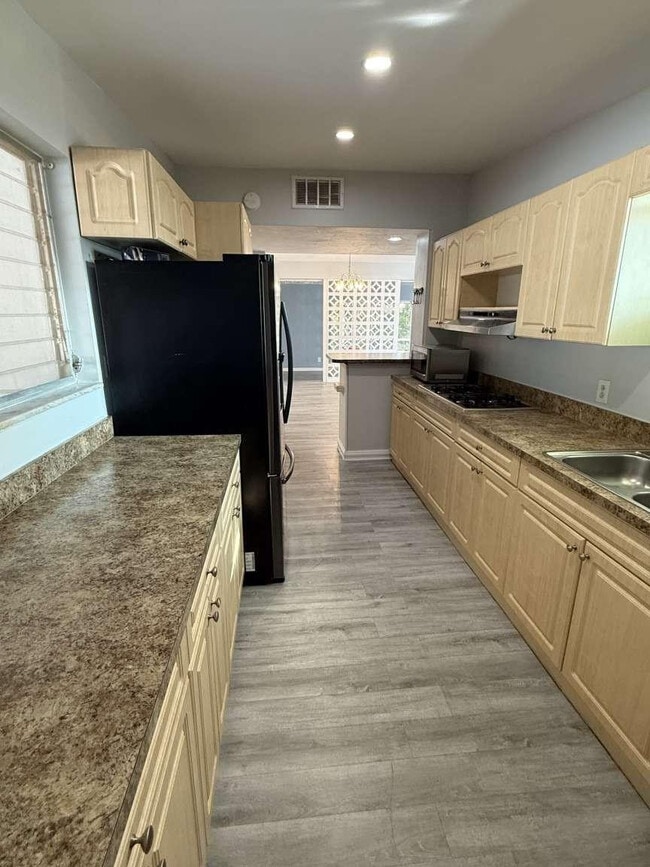 Building Photo - 400 E Prima Vista Blvd