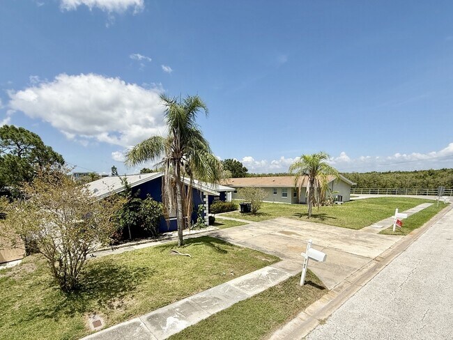 Photo - 3184 Downing St