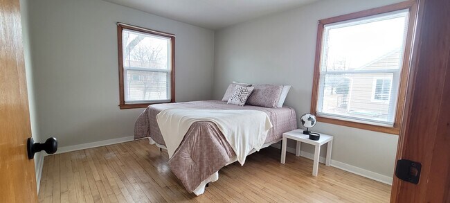 Photo - 2724 Stanley St