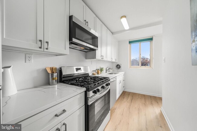 Photo - 4000 Tunlaw Rd NW Unit 811