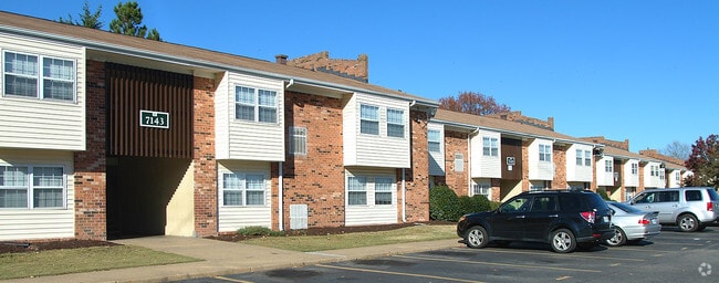 Berkley Square Apartments