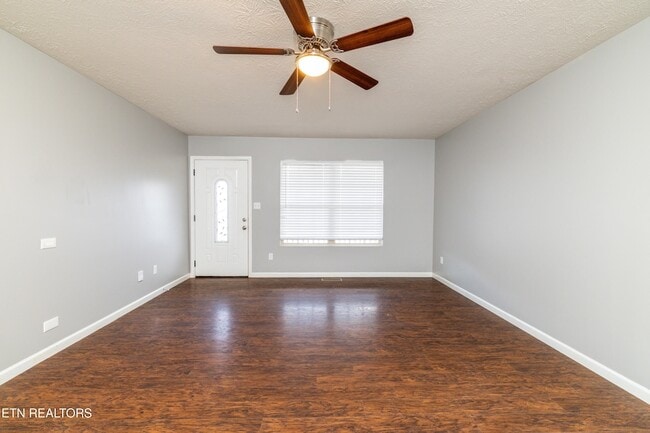 Photo - 2013 Paris Rd NW