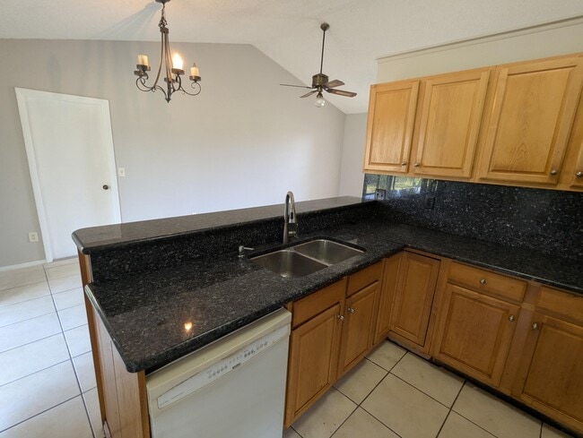 Photo - 554 SW Lakehurst Dr