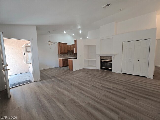 Photo - 1612 N Torrey Pines Dr Unidad 104