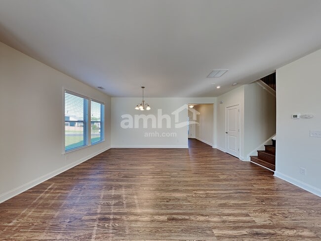 Photo - 5935 Hart Way