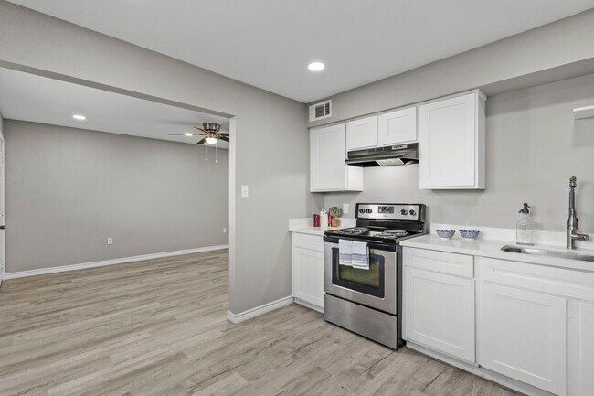 Photo - 911 Avenue K Unit 11