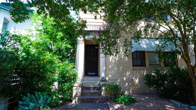 Building Photo - J19(A-B) Unit 1/2