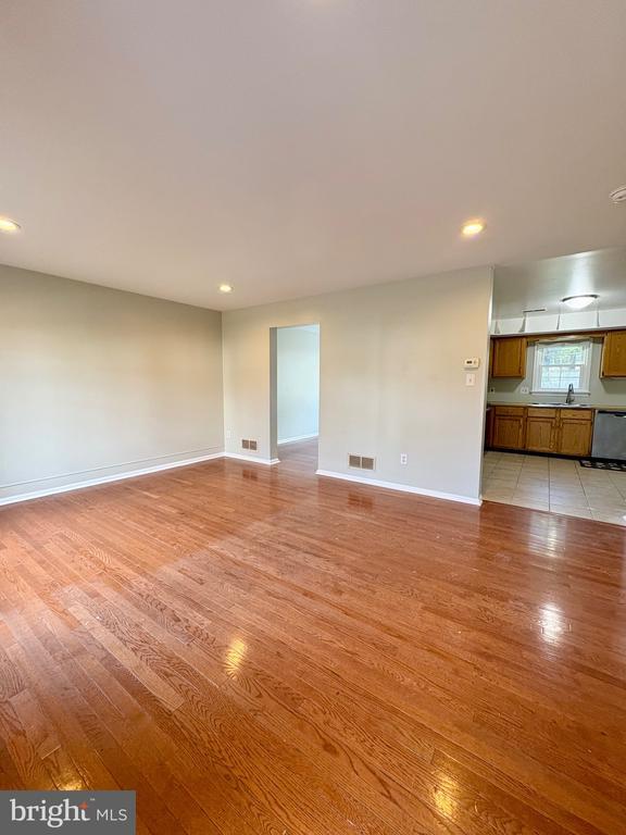 Building Photo - 106 Sunset Way