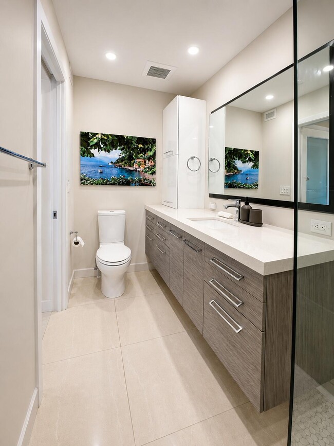 Photo - 1201 S Riverside Dr Unidad 307