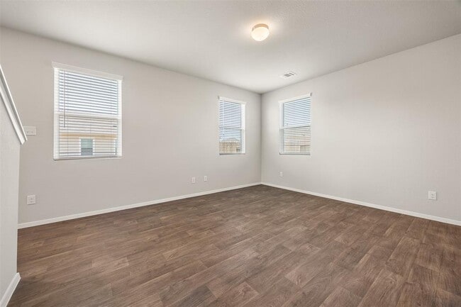 Photo - 158 Linnet Ln