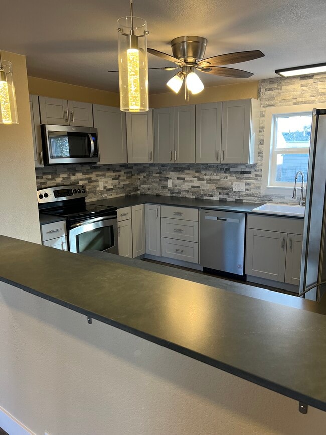 Photo - 241 California St