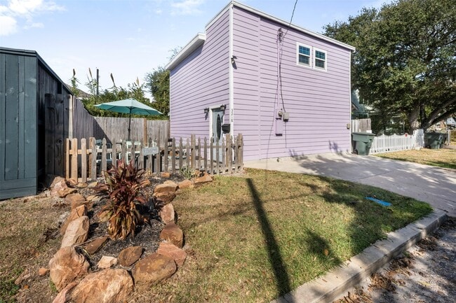 Photo - 3218 Ave Q 1/2