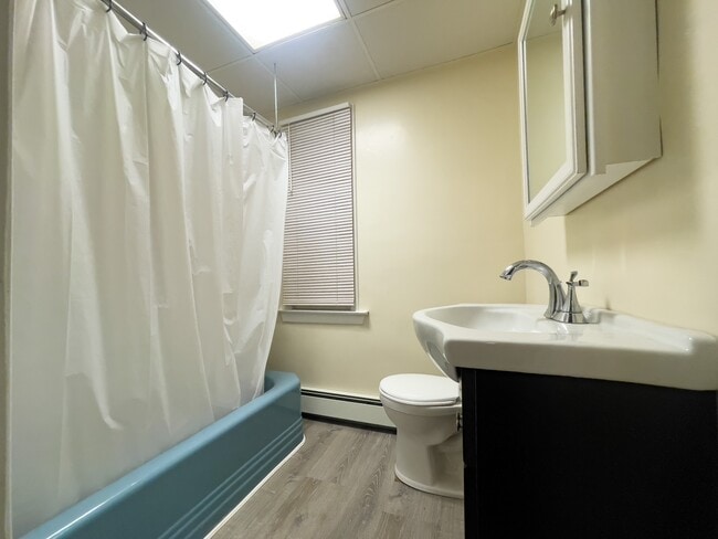 Bathroom - 160 Quinnipiac Ave Unit 2