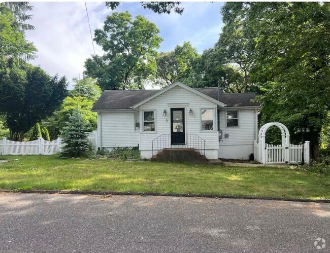 Building Photo - 92 Cedar Dr Rental