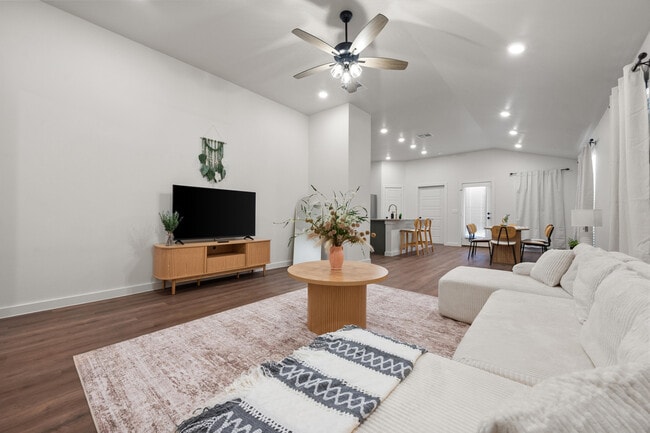 Photo - 2163 Langford Ave