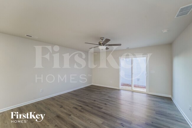 Photo - 388 Hollingswood Dr