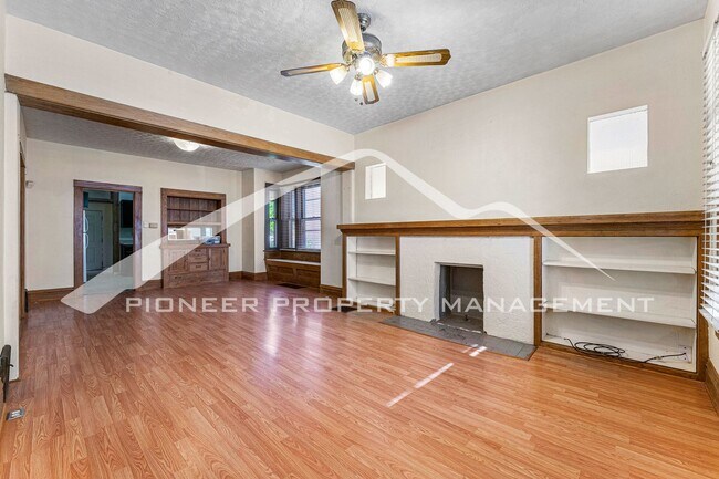 3240 Josephine St