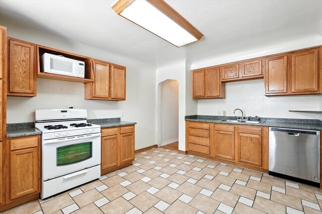 Photo - 1632 Columbia Dr SE