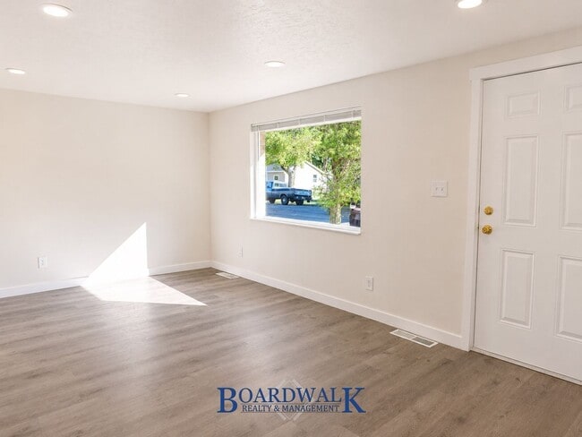 Photo - 886 S Montgomery St