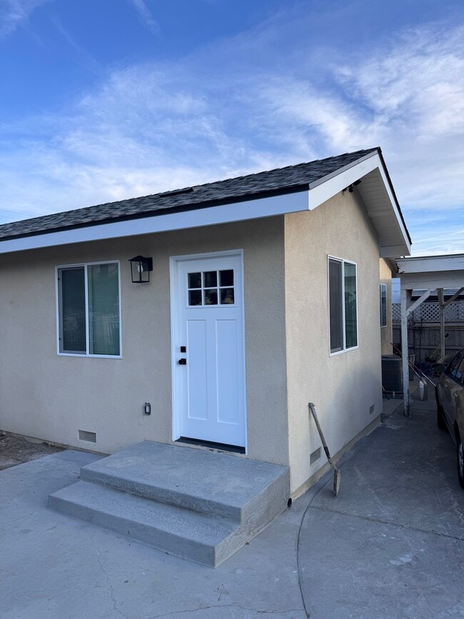 Building Photo - 326 Figueroa Dr