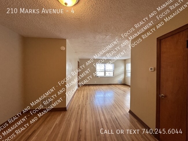 Photo - 210 Marks Ave