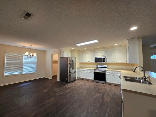 Photo - 3682 Beacon Dr