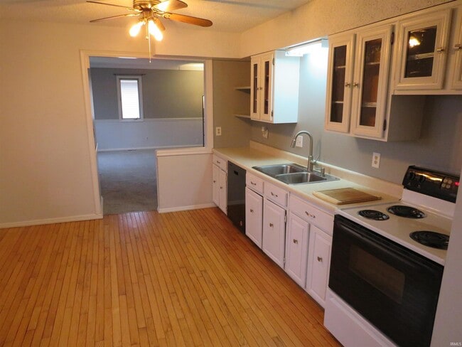 Photo - 413 W Harrison St