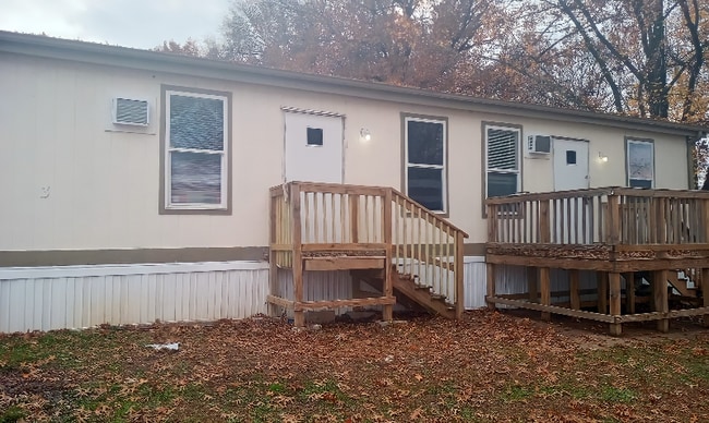 Photo - 777 E Yerby St