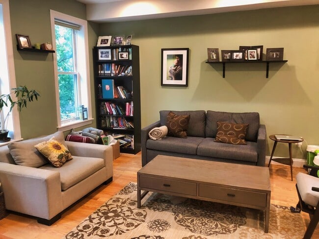 Photo - 907 Webster St NW
