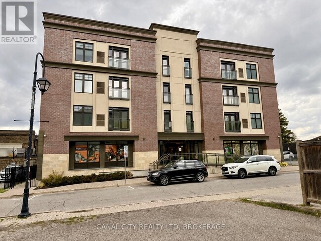 Photo - 10 Albert St E