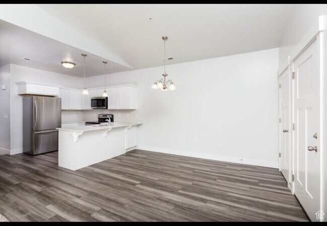 527 N 360 W