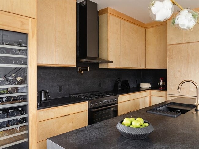 Photo - 1706 Brassie St