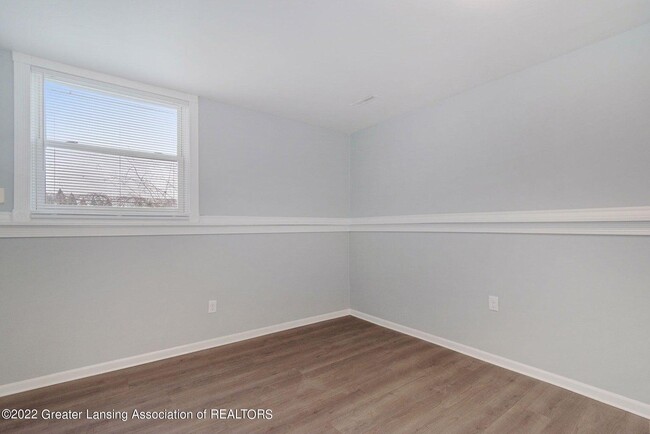 Photo - 858 E Greenlawn Ave Apartment