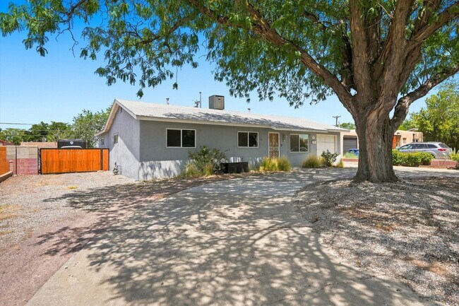 Photo - 3707 Comanche Rd NE