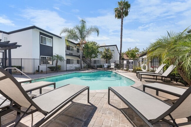 Twin Pines Apartments