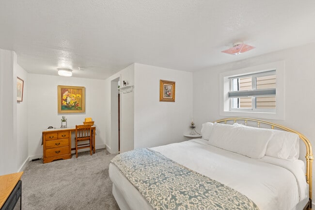 Photo - 451 Broad St Unit Garden View