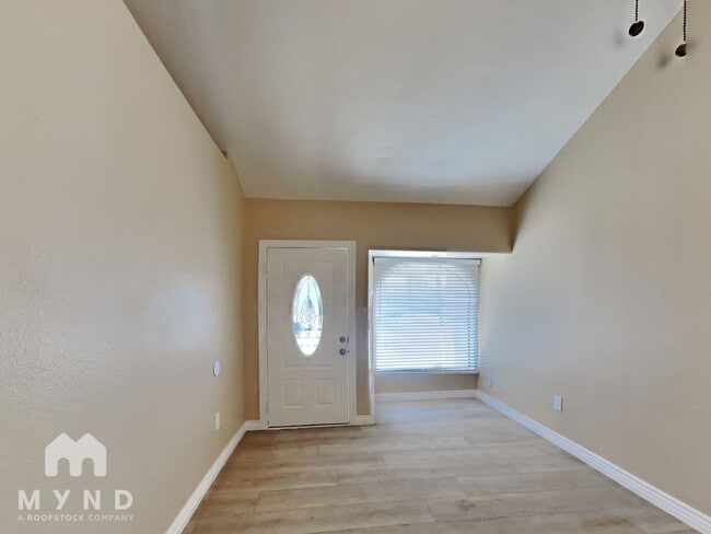 Photo - 271 Dakota St