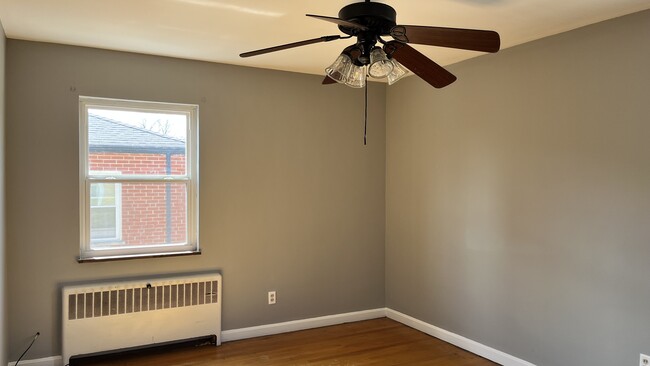 Photo - 3085 Glenmore Ave