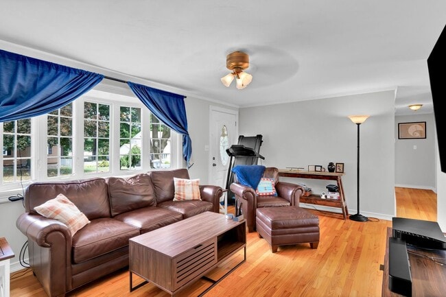 Photo - 75 Glenwood Dr