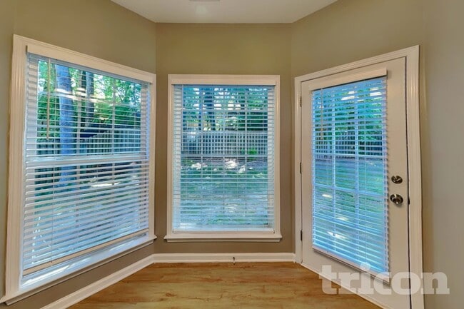 Photo - 2242 Rosemoore Walk NE