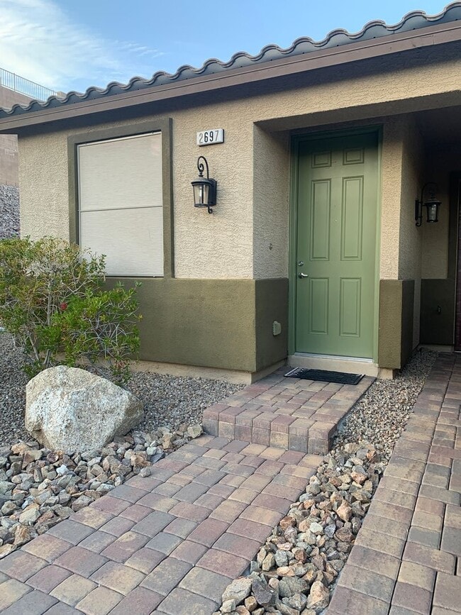 Building Photo - Upgraded Townhome