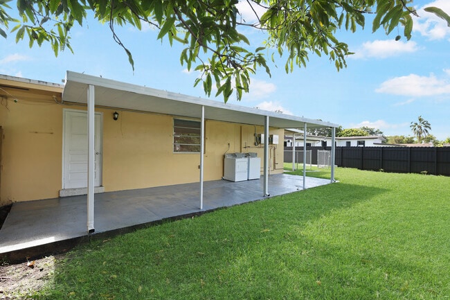 Photo - 532 SW 79th Ave Unidad n/a