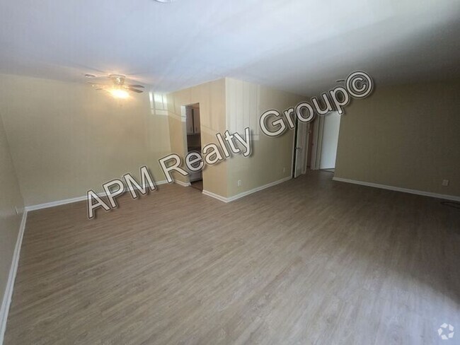 Building Photo - One bedroom in Rosewood Unit APT G